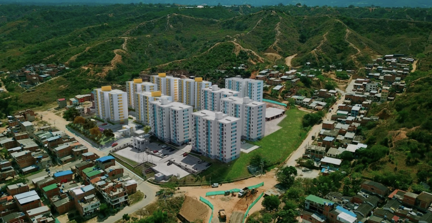 Santander sigue el pulso nacional del déficit habitacional: menos hogares en necesidad, pero crece la urgencia de vivienda nueva