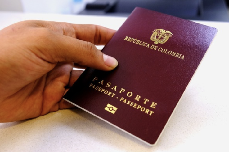 Aumenta la expedición de pasaportes en Santander, pero persisten largas filas