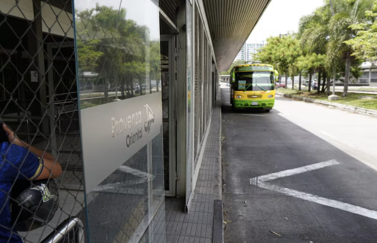 Bucaramanga busca oxígeno en Medellín: pacto por la movilidad metropolitana en medio de una crisis estructural