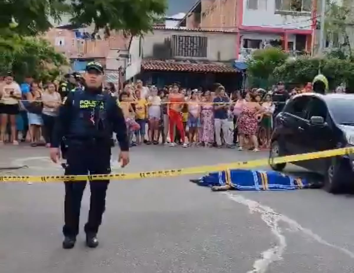 Acribillada en la calle: el sicariato manda y los alcaldes no responden