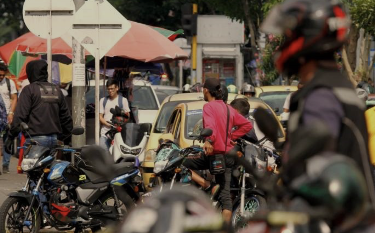 Transporte informal arrasa en Bucaramanga ante el colapso del sistema público y la falta de autoridad