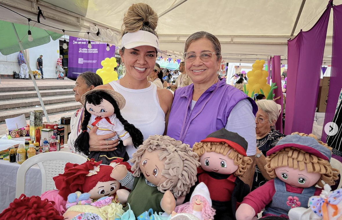 Éxito total de la Feria Morada en Floridablanca: un homenaje al talento femenino local