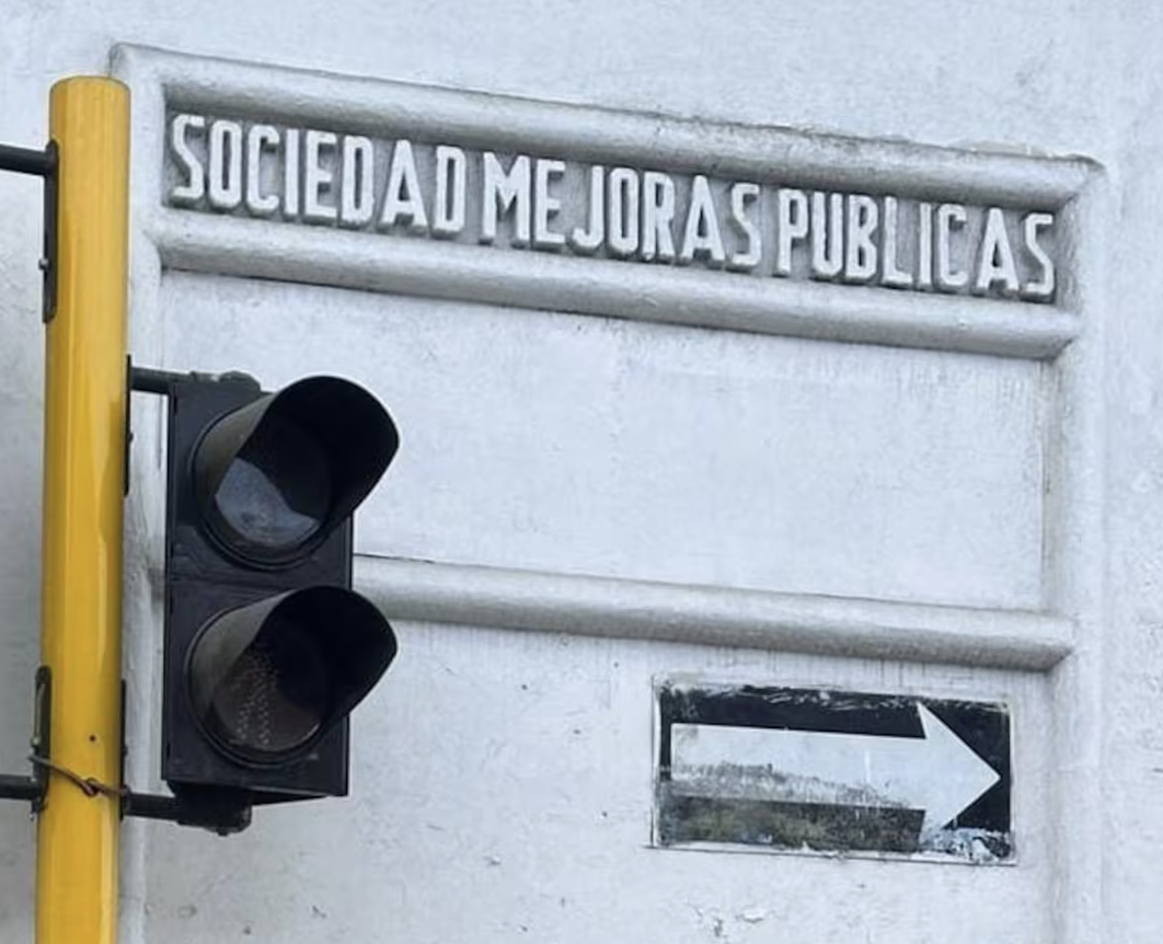 Los carteles que contaban historias regresan a las calles de Bucaramanga: así renacen los ‘mogadores urbanos
