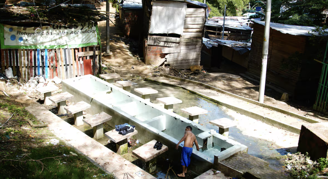 Bucaramanga: mil familias siguen dependiendo de tutelas para acceder al agua mientras el alcalde Beltrán prioriza intereses políticos en el Acueducto
