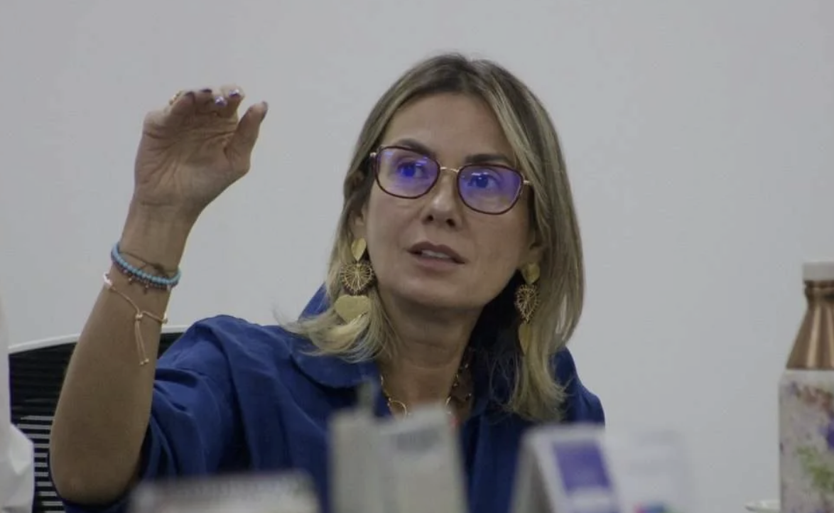 Lina Barrera: silencio cómplice frente al abandono de Santander mientras busca regresar al Congreso