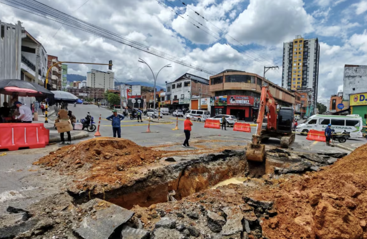 Otro ‘cráter’ y un alcalde sin brújula: la Quebradaseca vuelve a hundirse y Bucaramanga paga el precio