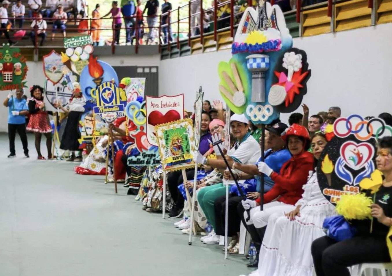 Casi 2.000 adultos mayores participan en unas olimpiadas que el alcalde de Floridablanca convierte en vitrina política