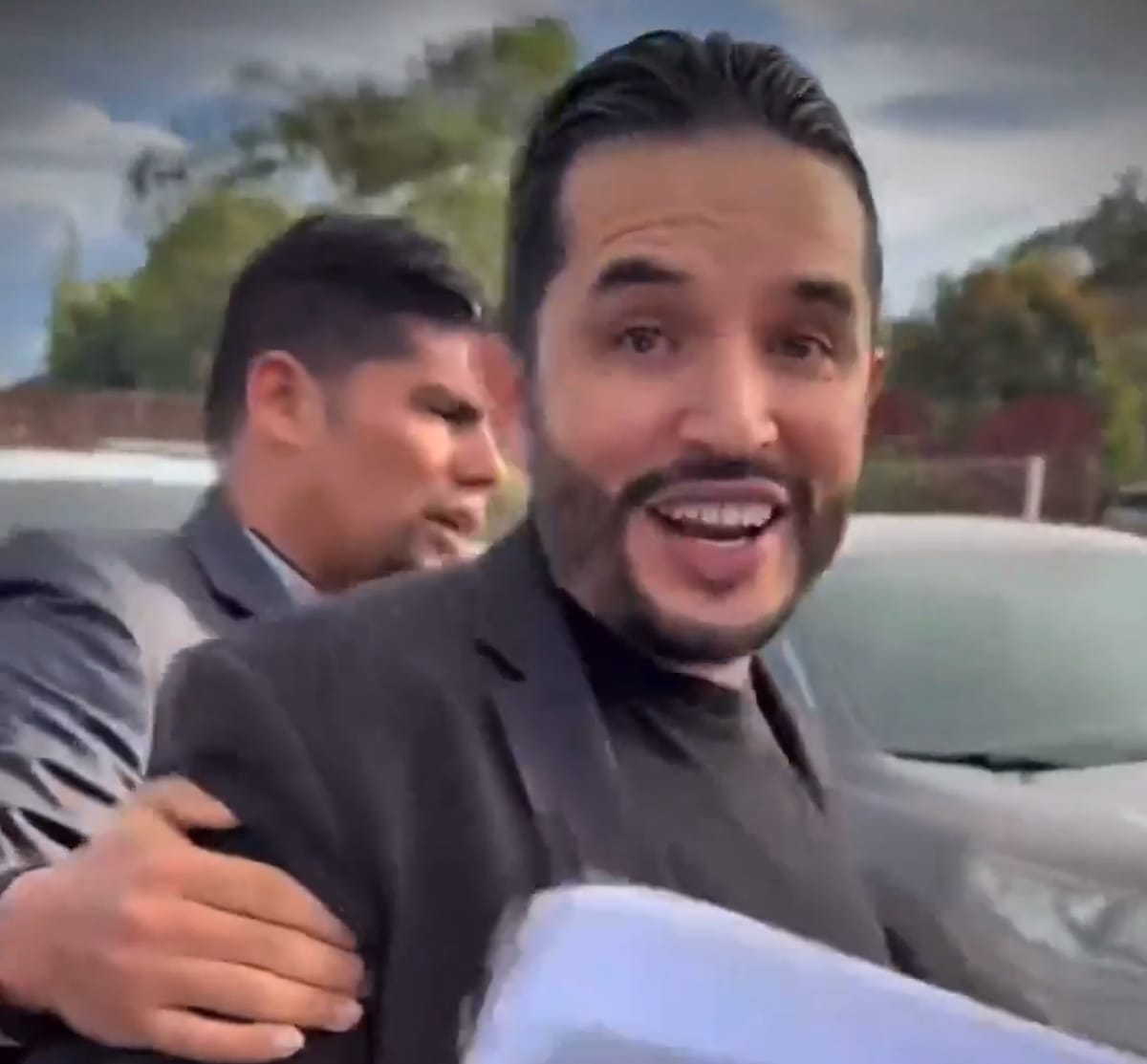 El grafitero Leonardo Silva saboteó la reunión sobre el peaje de la Mesa de los Santos