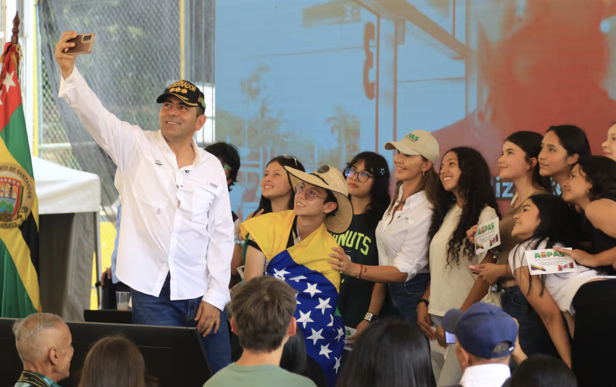 Gobernador Juvenal Díaz abre puertas al mundo para niños santandereanos con viaje académico a Canadá