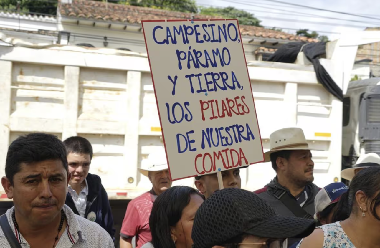 Campesinos de San Andrés y la CAS abren negociación por el páramo de Almorzadero en medio de tensiones por el EOT