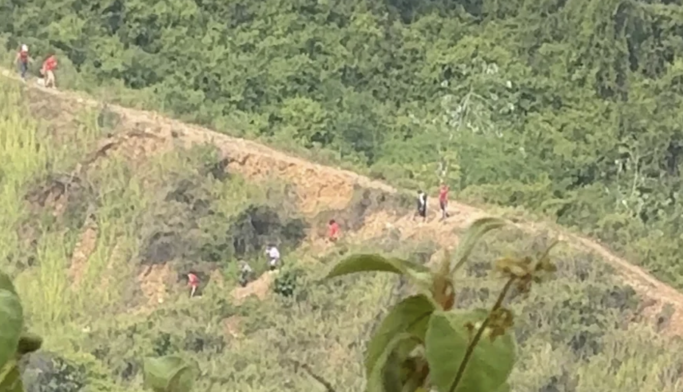 Minería ilegal en Bucaramanga: detrás de las mangueras y los taludes hay manos poderosas protegiendo el crimen ambiental
