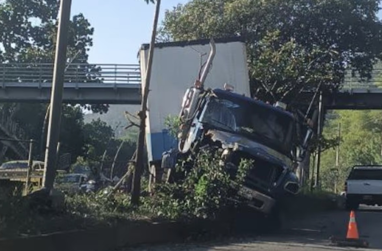 Floridablanca, un caos sin freno: otra madrugada de accidentes, trancones y desidia bajo el mandato de José Fernando Sánchez