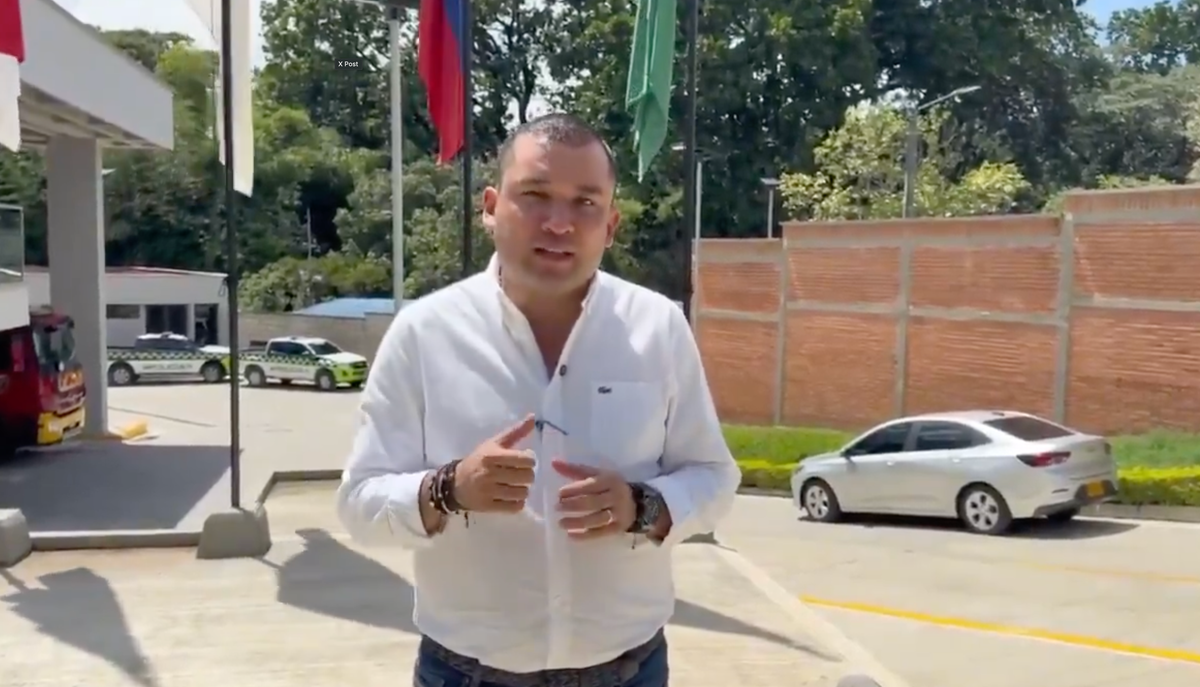 Floridablanca en llamas y el alcalde de paseo: mientras la ciudad sangra, José Fernando Sánchez brinda con champaña