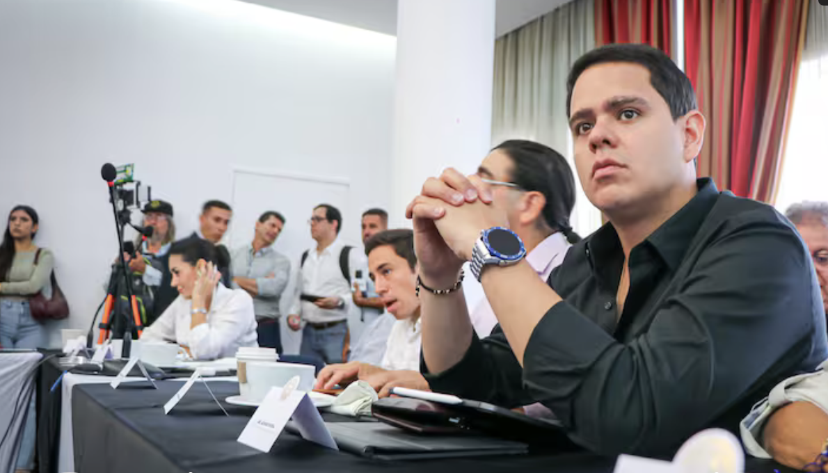 Las pataletas de Álvaro Rueda, el pupilo del director del partido parapolítico Ángel Alirio Moreno