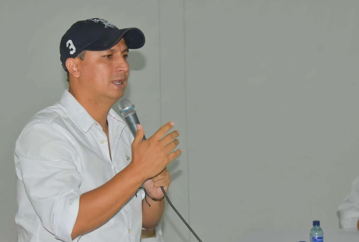 Se cae el topo ladrón en El Playón, pero sigue aferrado al poder el descarado