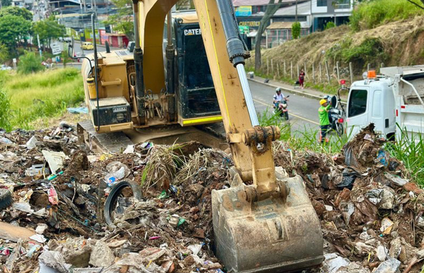 Sacan la basura, pero no los problemas: Floridablanca limpia un botadero mientras la ciudad sigue atrapada en el desorden
