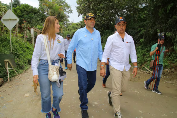 Gobernación mantiene compromiso con el corredor San Gil–Onsamo: avances continúan bajo seguimiento técnico