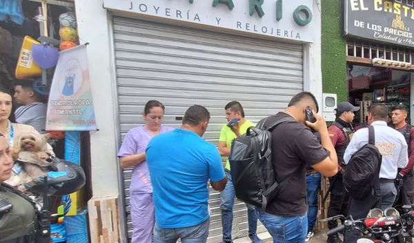 Terror en el centro de San Gil: violento robo en joyería D’Mario deja un herido y a los delincuentes prófugos
