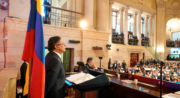 Tensión y escándalo en el Congreso: instalación de nueva legislatura se convierte en campo de batalla entre Petro y la oposición