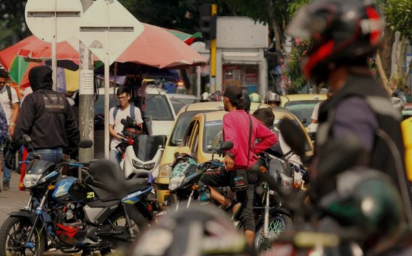 Transporte informal arrasa en Bucaramanga ante el colapso del sistema público y la falta de autoridad