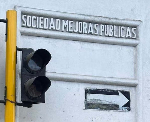 Los carteles que contaban historias regresan a las calles de Bucaramanga: así renacen los ‘mogadores urbanos