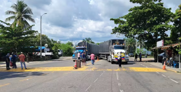 Bloqueos en Sabana de Torres paralizan tránsito hacia la Costa Caribe y el Magdalena Medio
