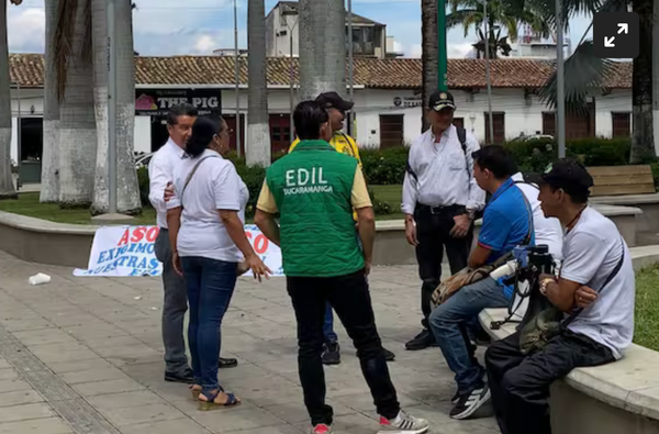 Ediles de Bucaramanga protestan ante la Gobernación, pero su trabajo para la comunidad sigue sin notarse