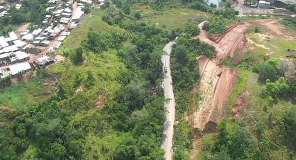 Vía Yuma: 16 años de excusas, 4 kilómetros inconclusos y una ciudad atrapada en el tráfico pesado