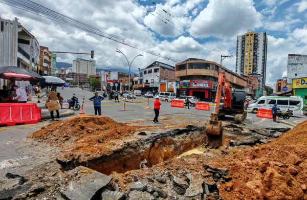 Otro ‘cráter’ y un alcalde sin brújula: la Quebradaseca vuelve a hundirse y Bucaramanga paga el precio