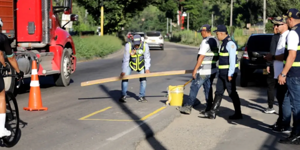 En Girón no tapan huecos, los pintan: la ridícula medida tras 9 muertos en el Anillo Vial