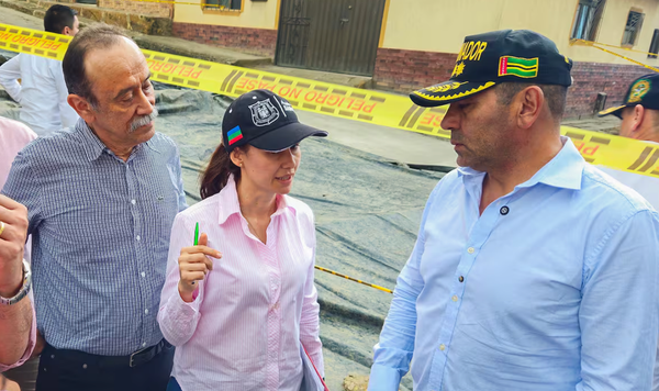 Gobernador Juvenal Díaz reafirma compromiso con la pavimentación de la carrera primera en San Gil