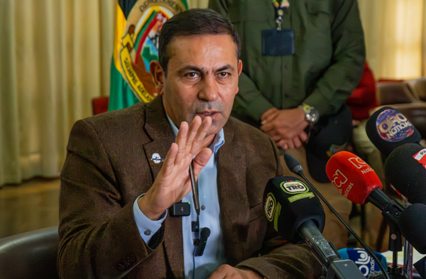 Juvenal Díaz enfrenta la inseguridad con firmeza mientras Petro evade su responsabilidad