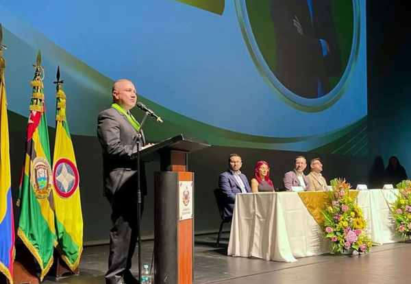 Se premian entre ellos: director de la CDMB recibe galardón mientras la entidad paga para salir en medios