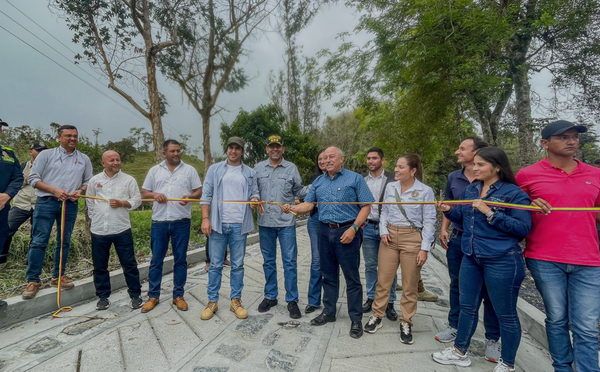 Triunfo de la gestión: Gobernador entrega 770 metros de placa huella en La Belleza bajo el modelo de Obras por Impuestos