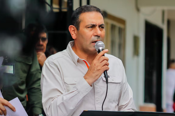Populismo verde bajo la lupa: amenazas contra el gobernador de Santander muestran el costo de la manipulación política
