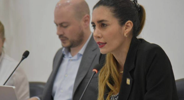 Cuatro años de silencio y ahora un show legislativo: la representante Erika Tatiana Sánchez quiere posar de heroína con un proyecto que llega tarde y vacío