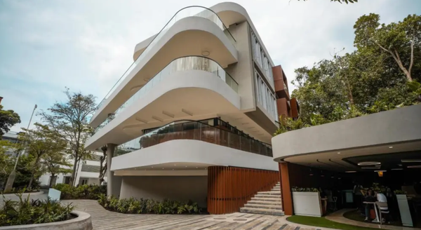 Petro llega a Santander con las manos vacías: inaugura obras que no pagó mientras deja a 60 mil niños sin comida