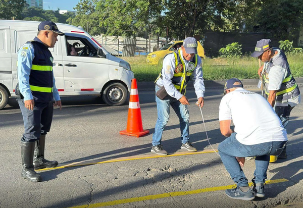 Floridablanca, la ciudad de los huecos: el alcalde José Fernando Sánchez ahora juega a ser tapahuecos por WhatsApp