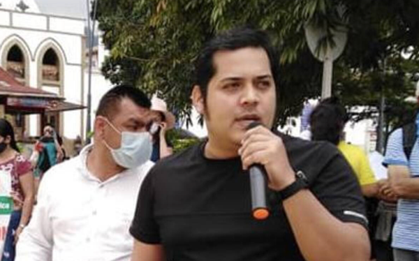 El concejal de las cafeterías ahora quiere vender sol en botellas: Jorge Flórez y su nuevo show “Colombia Solar”