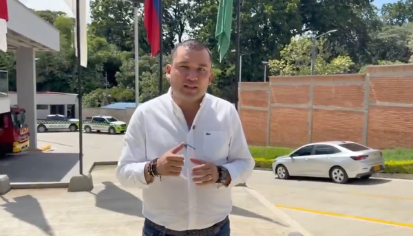 Floridablanca en llamas y el alcalde de paseo: mientras la ciudad sangra, José Fernando Sánchez brinda con champaña